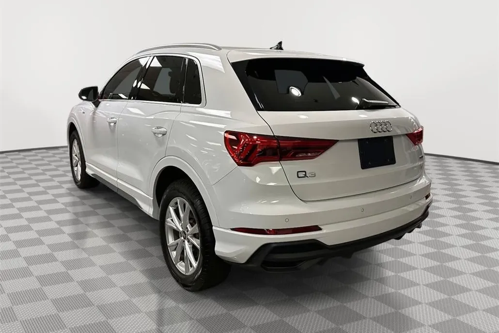 2023 Audi Q3 Premium 45 TFSI S line photo 1
