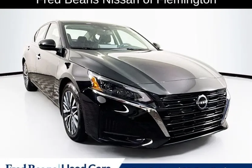 2023 Nissan Altima 2.5 SV photo 1
