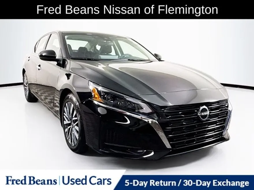 2023 Nissan Altima 2.5 SV photo 1