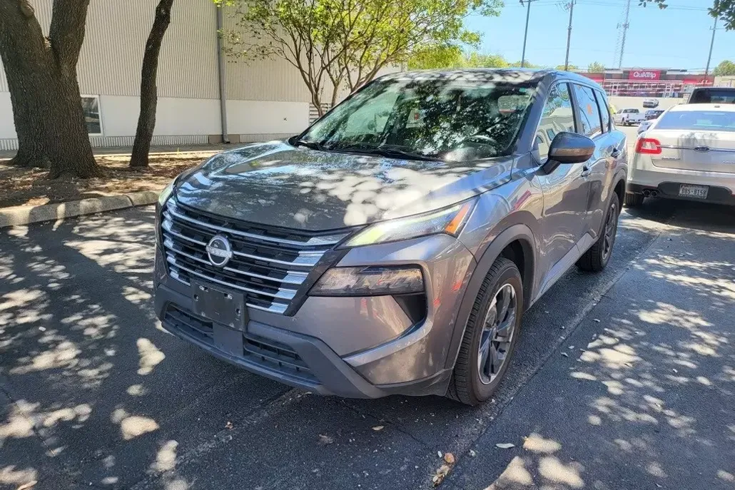2024 Nissan Rogue SV photo 1