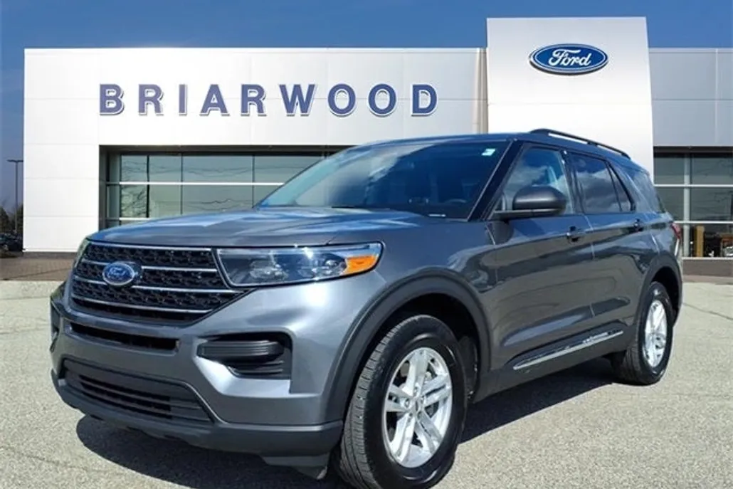 2023 Ford Explorer XLT photo 1