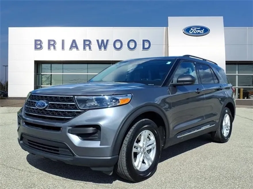 2023 Ford Explorer XLT photo 1
