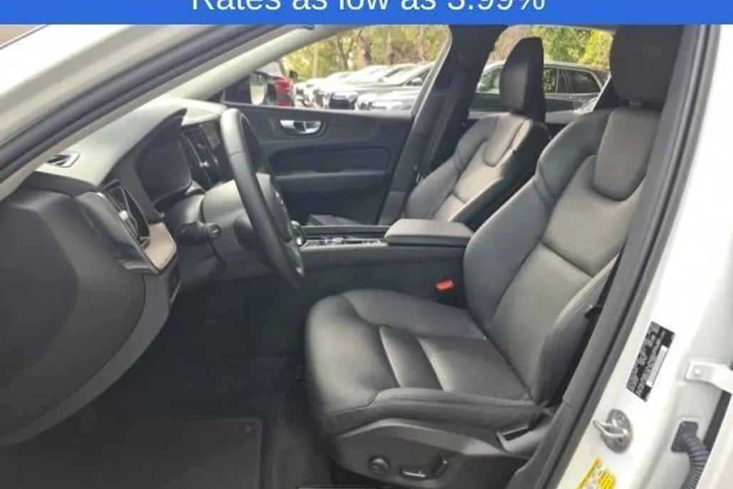 2023 Volvo XC60 B5 Plus photo 1