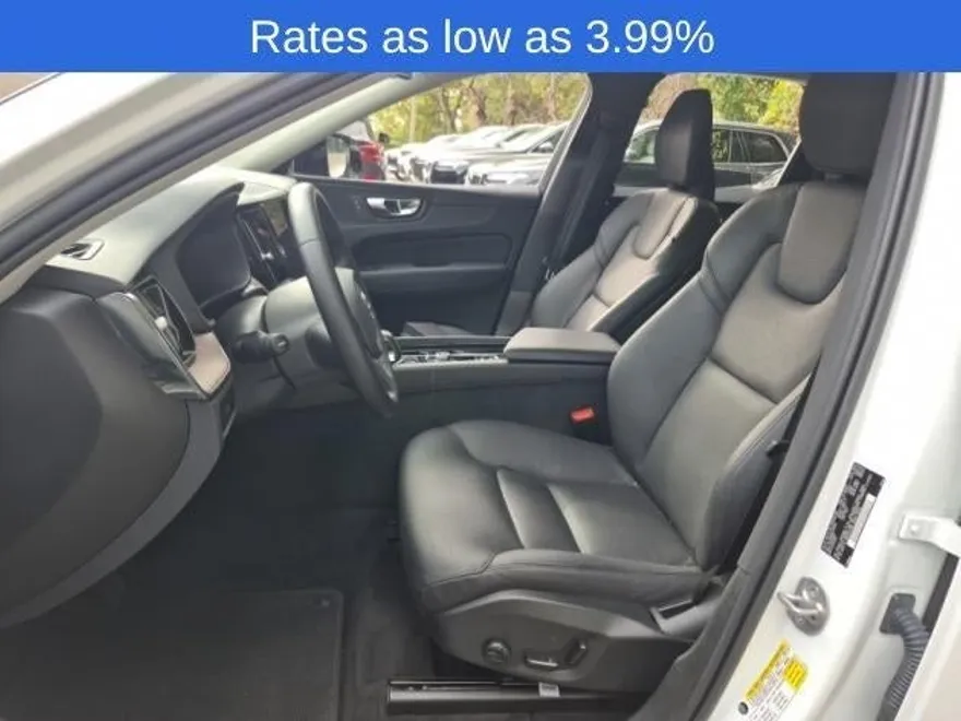 2023 Volvo XC60 B5 Plus photo 1