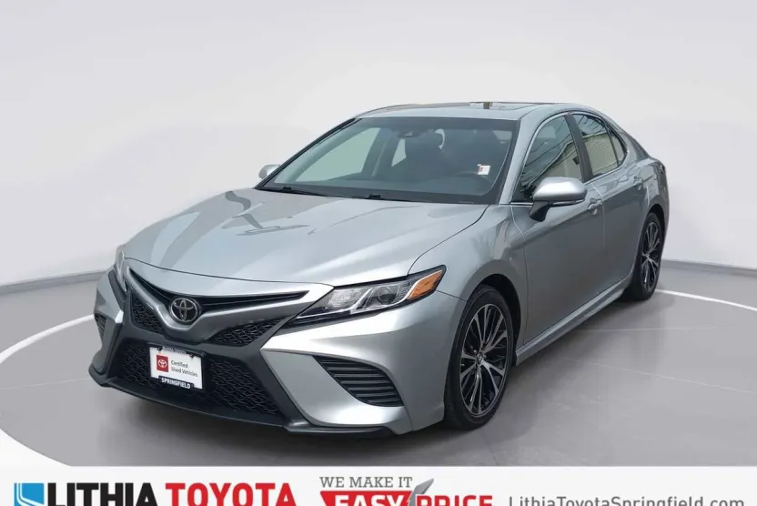 2018 Toyota Camry SE photo 1