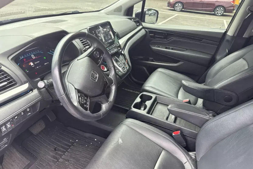 2022 Honda Odyssey Touring photo 1