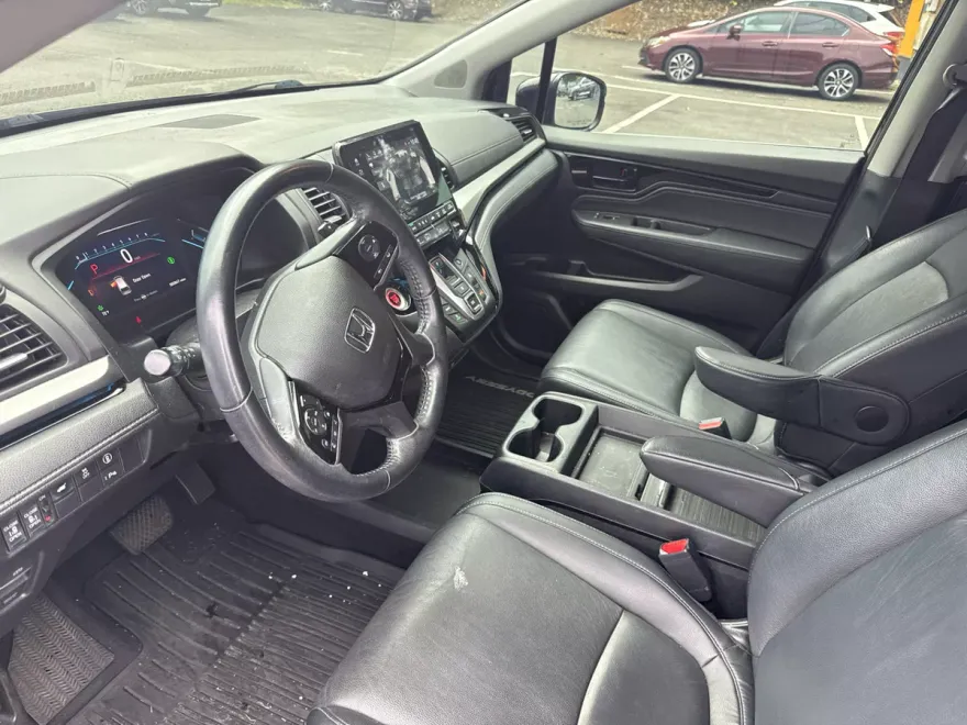 2022 Honda Odyssey Touring photo 1