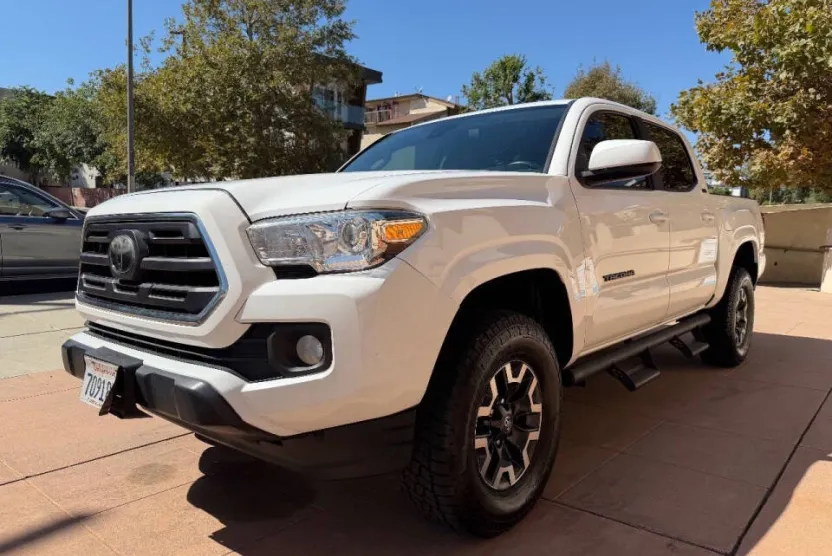 2019 Toyota Tacoma SR5 photo 1