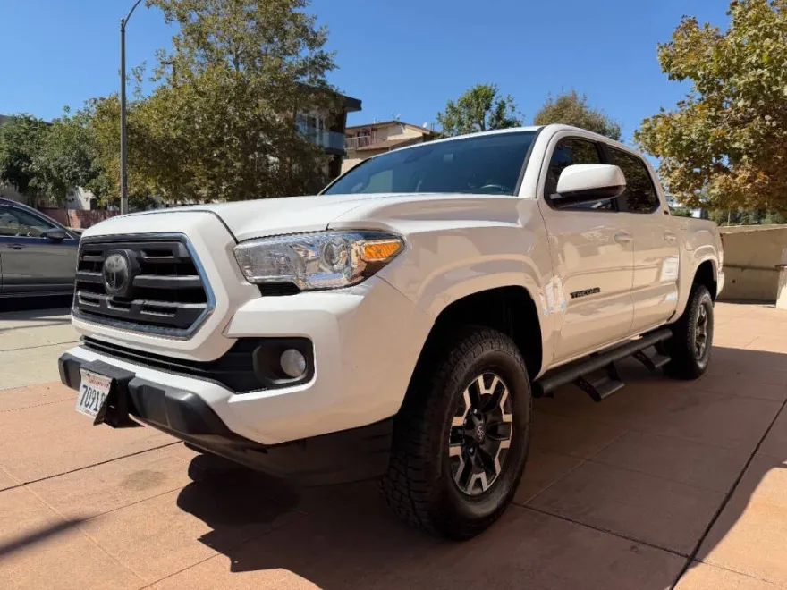 2019 Toyota Tacoma SR5 photo 1