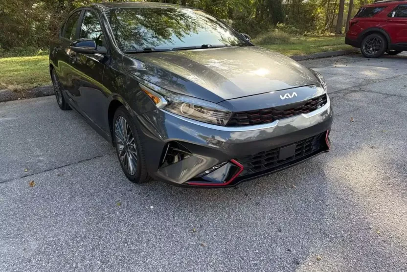 2023 Kia Forte GT-Line photo 1