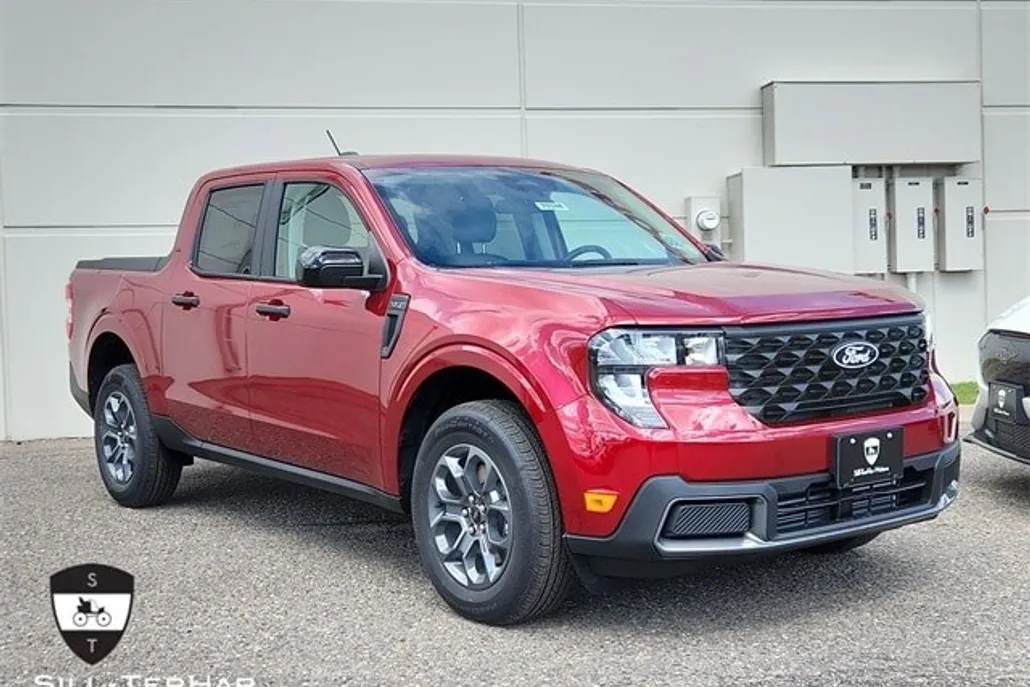 2025 Ford Maverick XLT photo 1