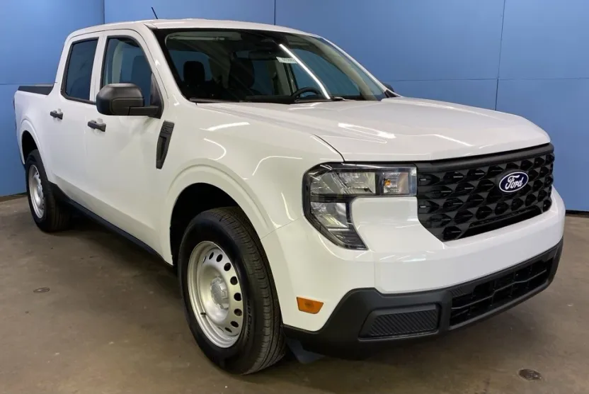 2025 Ford Maverick XL photo 1