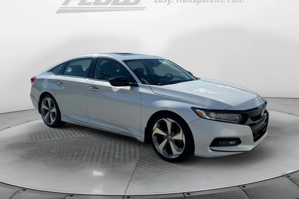 2018 Honda Accord Touring photo 1