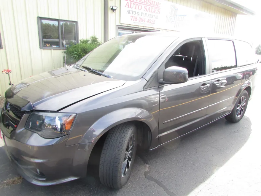 2015 Dodge Grand Caravan SXT Plus photo 1