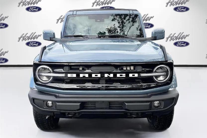 2025 Ford Bronco Outer Banks photo 1