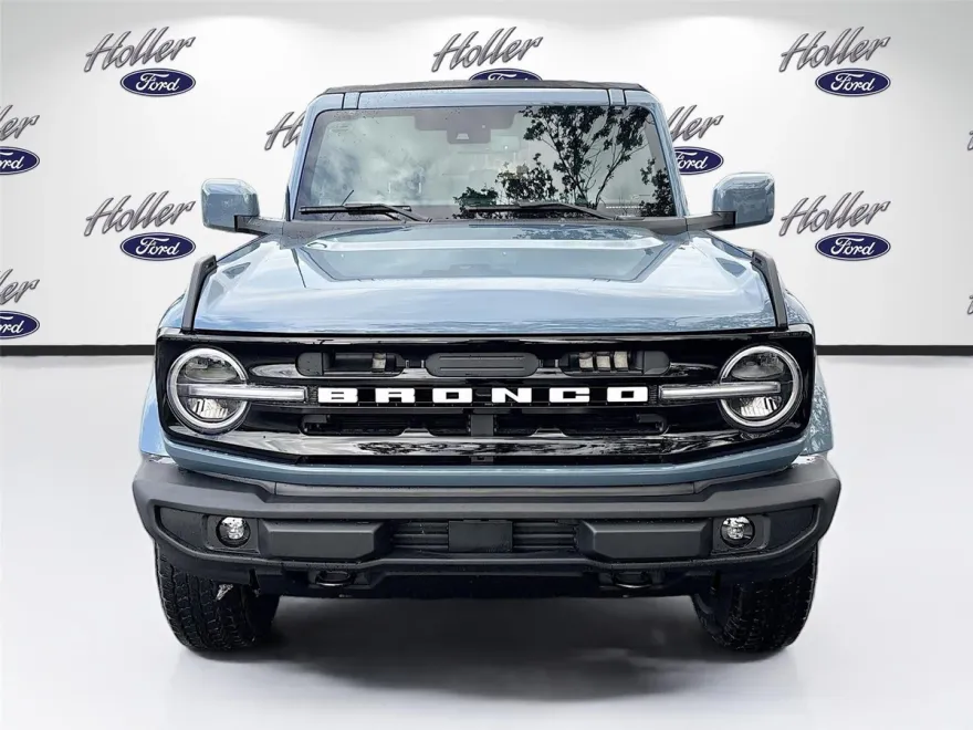 2025 Ford Bronco Outer Banks photo 1