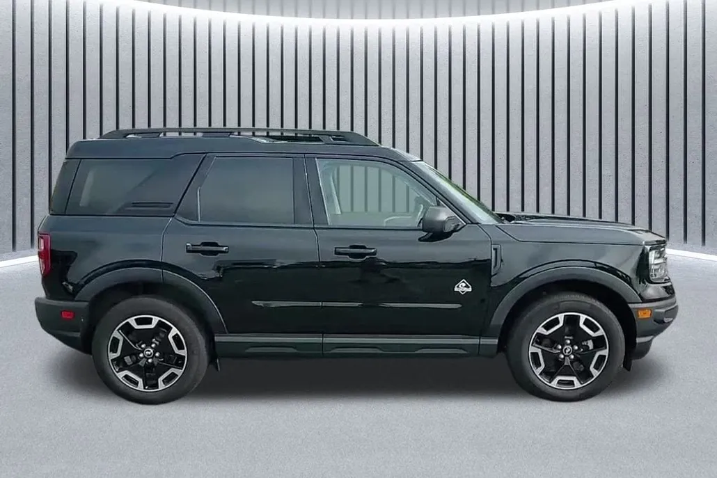 2023 Ford Bronco Sport Outer Banks photo 1