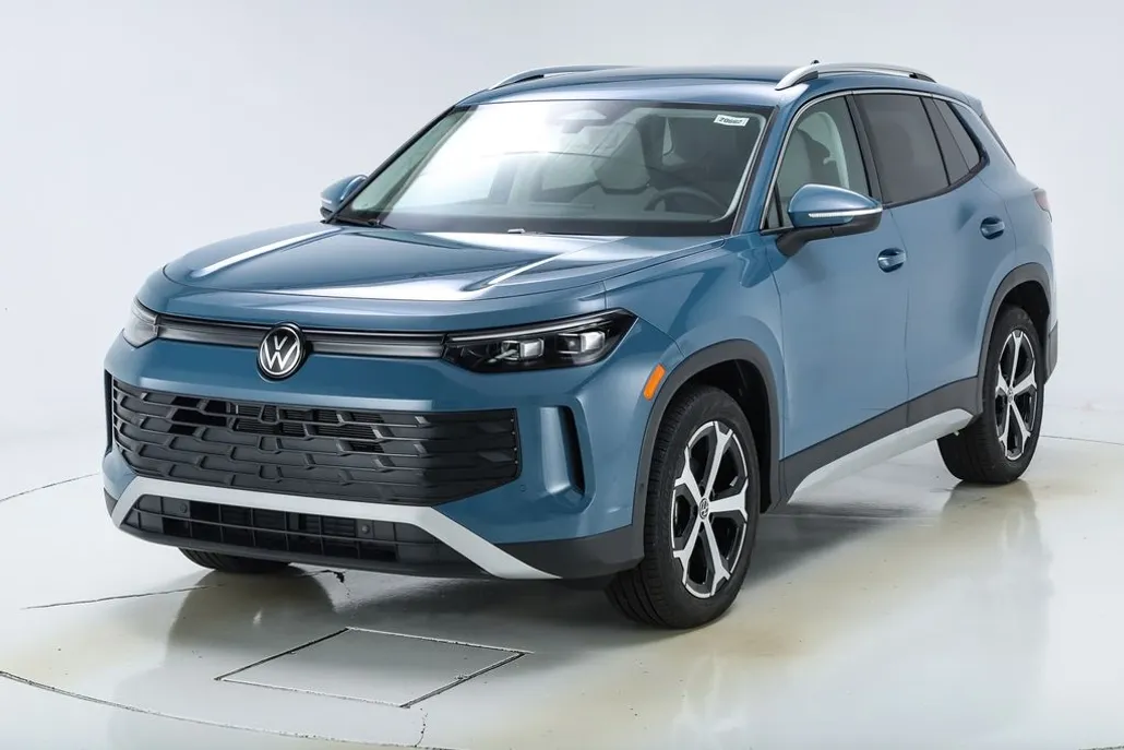 2025 Volkswagen Tiguan SE photo 1