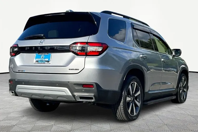 2023 Honda Pilot Touring photo 1