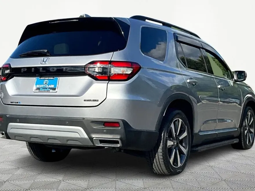 2023 Honda Pilot Touring photo 1