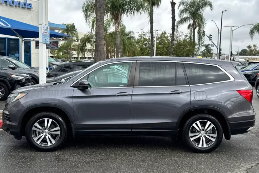 2018 Honda Pilot EX photo 1