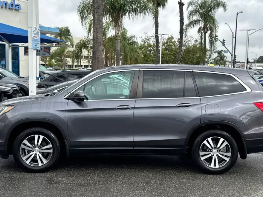 2018 Honda Pilot EX photo 1