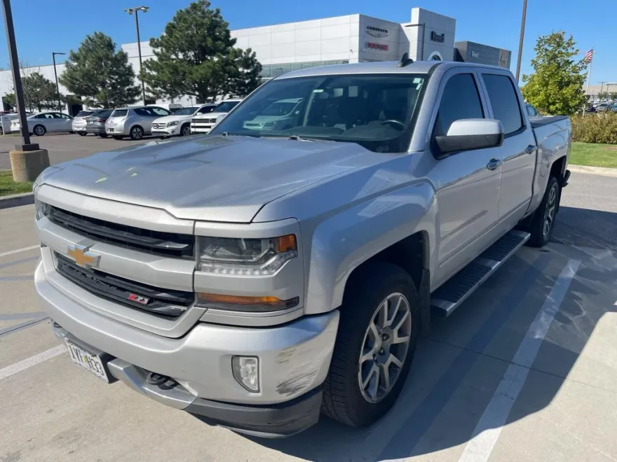 2018 Chevrolet Silverado 1500 LT photo 1