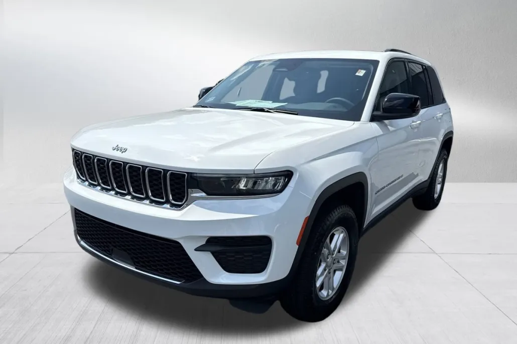 2023 Jeep Grand Cherokee Laredo photo 1