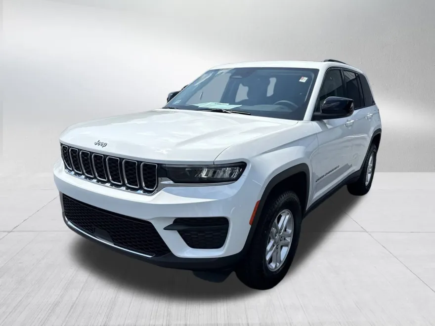 2023 Jeep Grand Cherokee Laredo photo 1