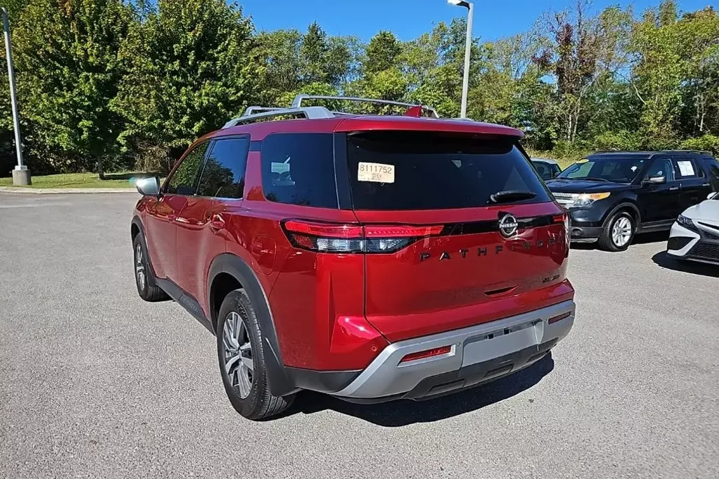 2023 Nissan Pathfinder SL photo 1