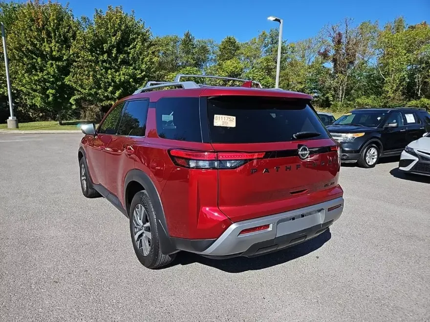 2023 Nissan Pathfinder SL photo 1