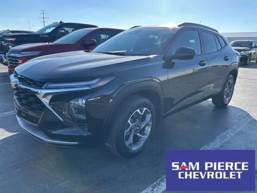 2024 Chevrolet Trax LT photo 1