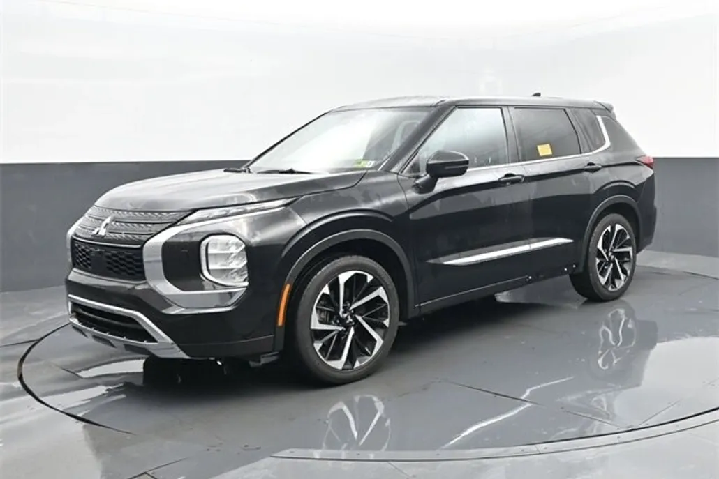 2022 Mitsubishi Outlander ES photo 1