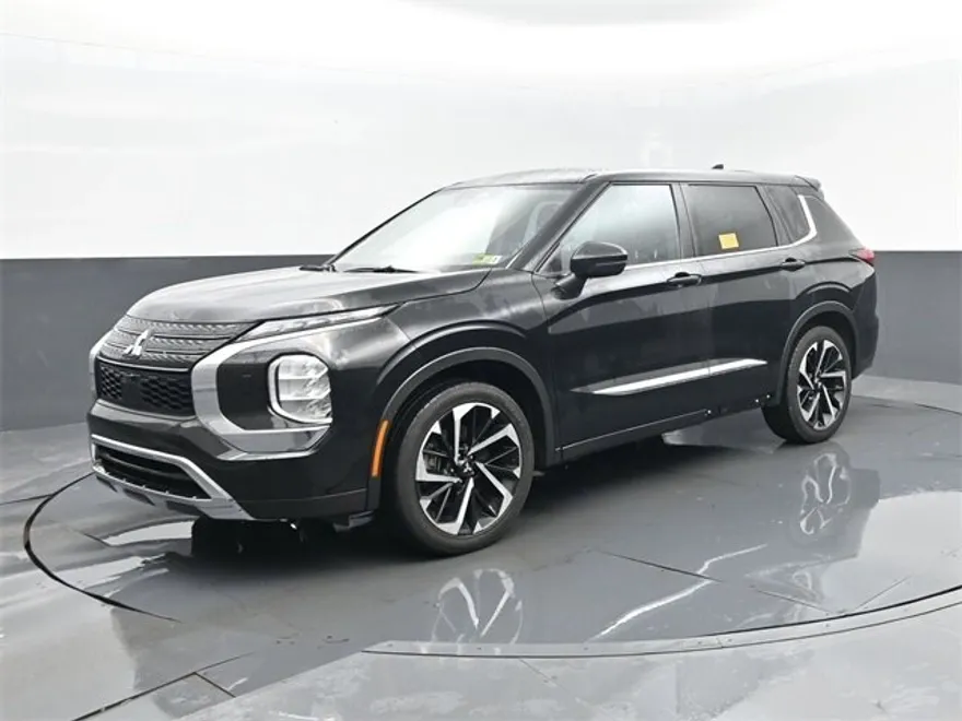 2022 Mitsubishi Outlander ES photo 1