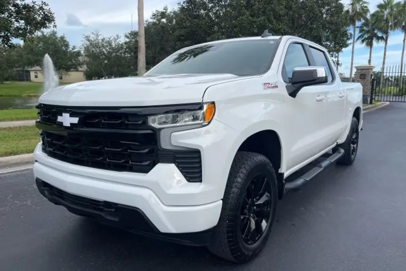 2022 Chevrolet Silverado 1500 LT photo 1
