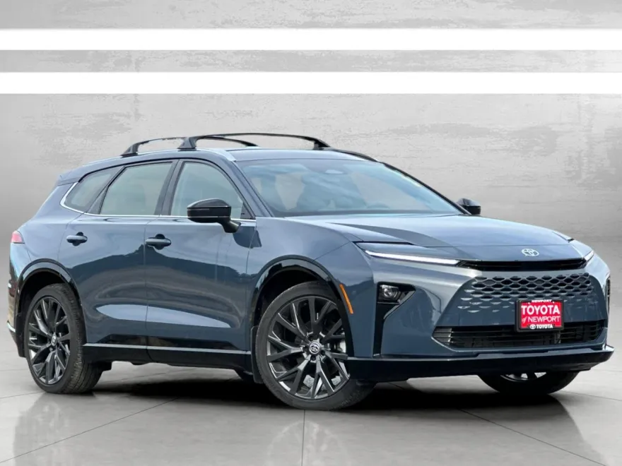 2025 Toyota Crown Signia Limited photo 1