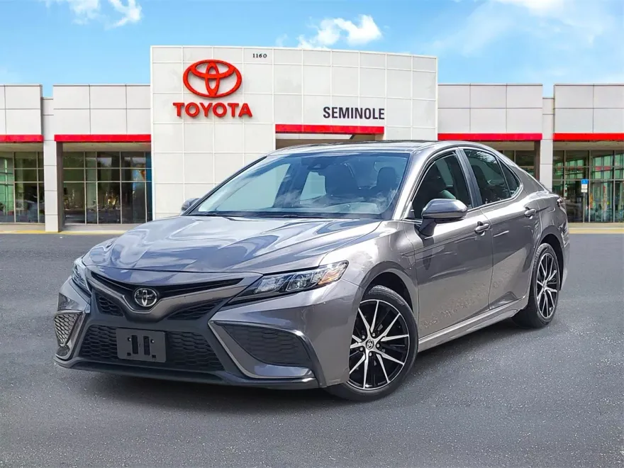2024 Toyota Camry SE photo 1