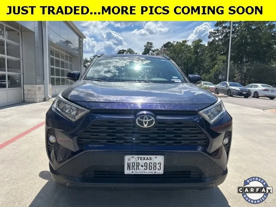 2020 Toyota RAV4 XLE photo 1
