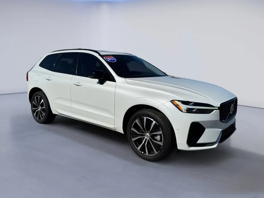 2023 Volvo XC60 Recharge Hybrid T8 eAWD Plus photo 1