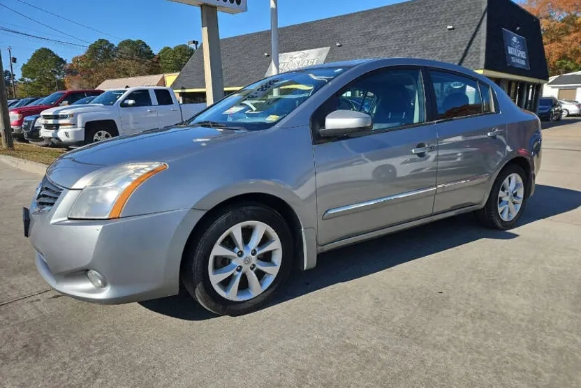 2010 Nissan Sentra 2.0 SL photo 1