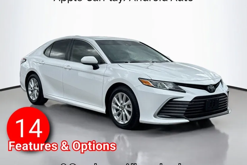 2023 Toyota Camry LE photo 1