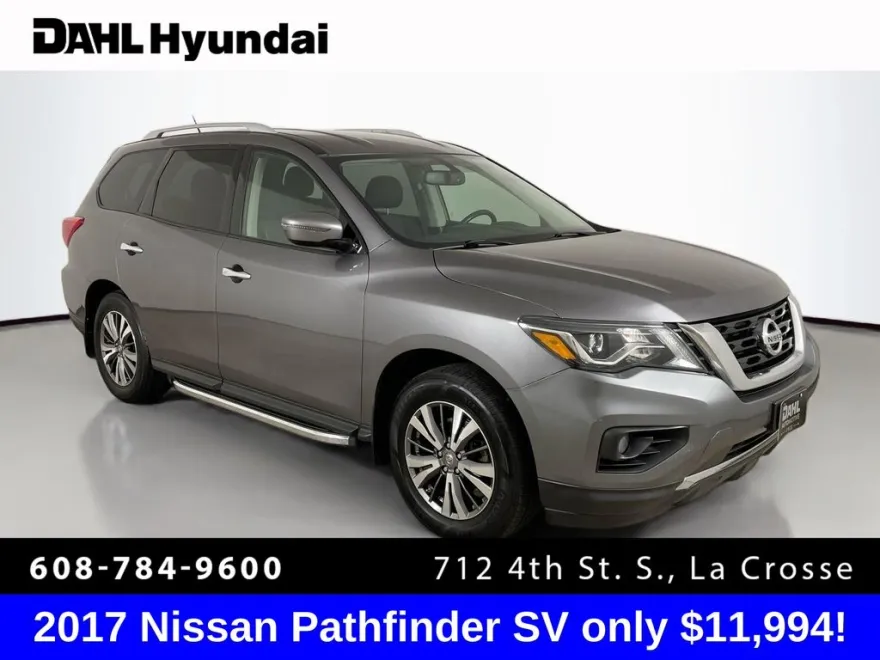 2017 Nissan Pathfinder SV photo 1