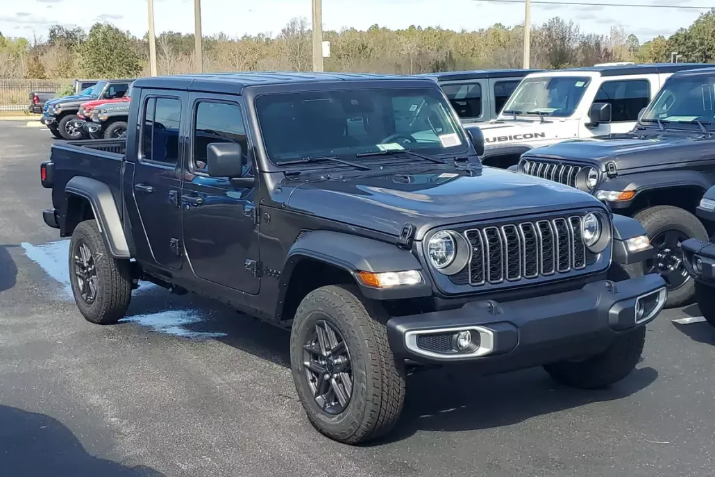 2025 Jeep Gladiator Sport S photo 1