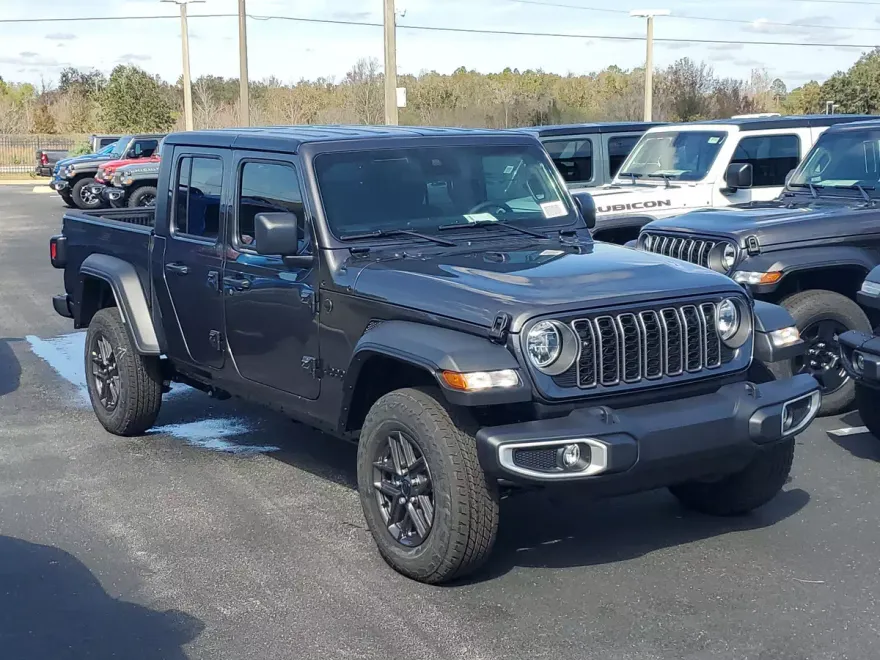 2025 Jeep Gladiator Sport S photo 1