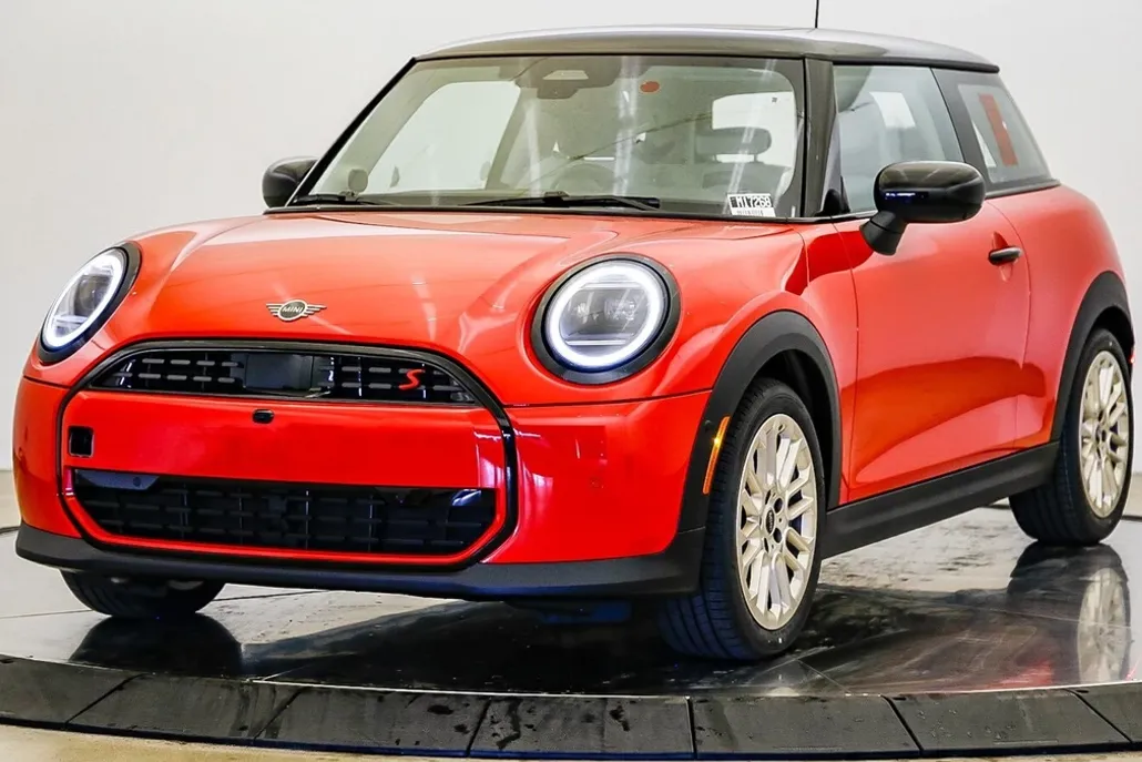 2025 Mini Cooper S Iconic photo 1