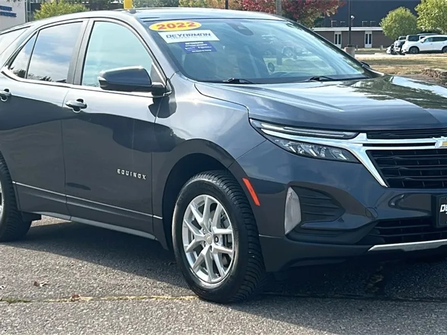 2022 Chevrolet Equinox LT photo 1