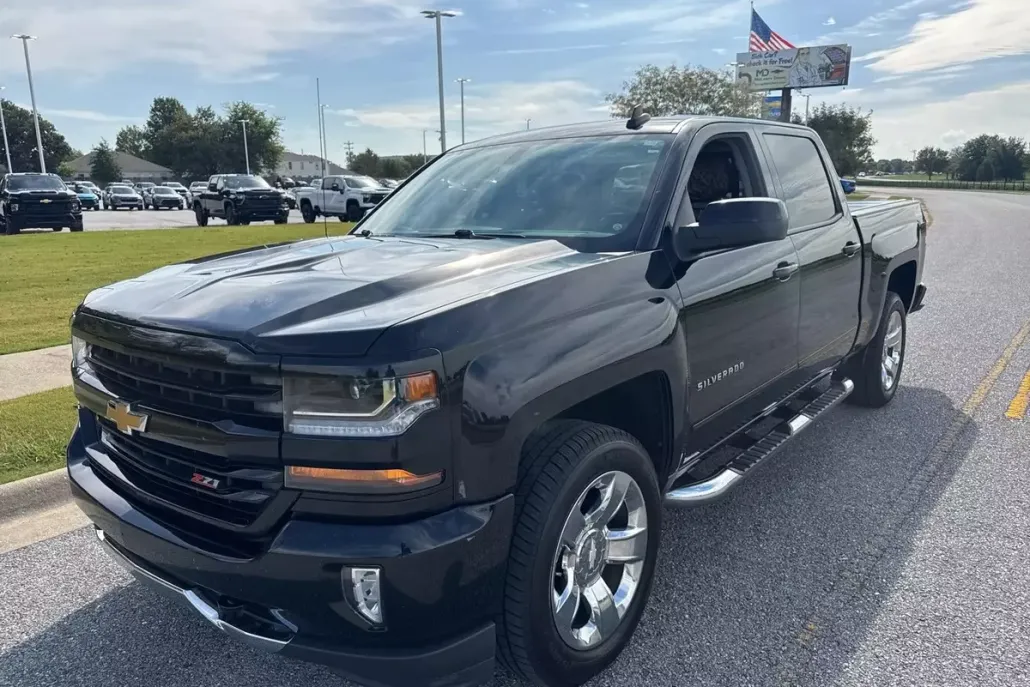 2016 Chevrolet Silverado 1500 LT photo 1