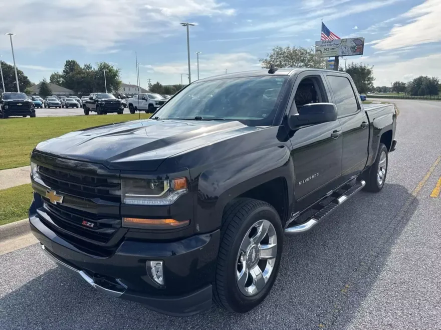 2016 Chevrolet Silverado 1500 LT photo 1