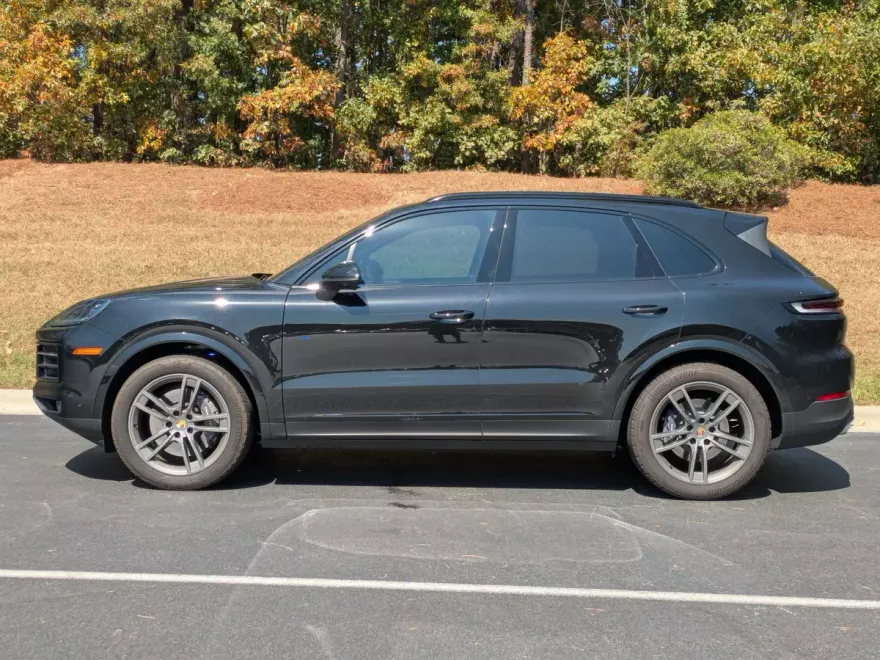 2024 Porsche Cayenne photo 1