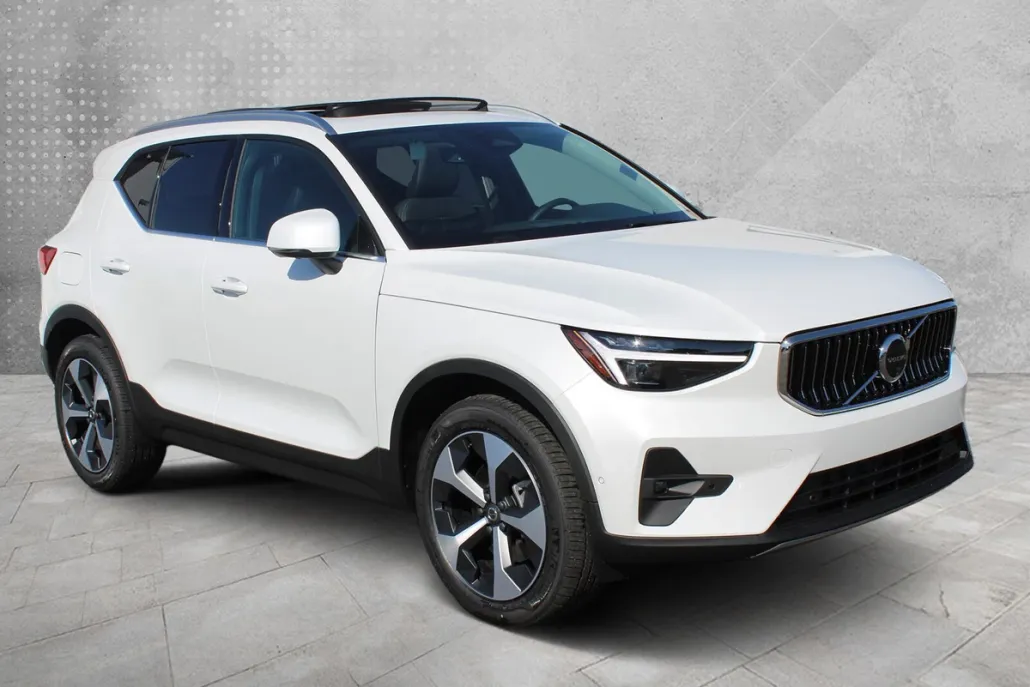 2025 Volvo XC40 Plus photo 1